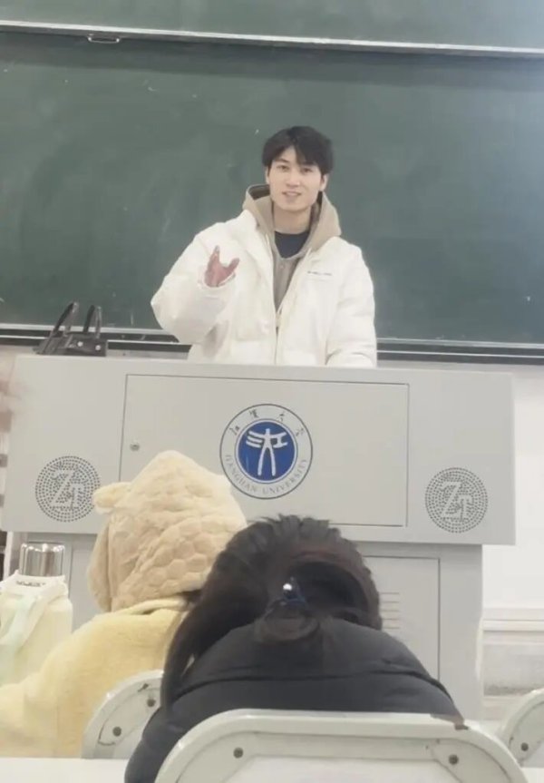 久联优配 抬钢筋、打螺丝、送外卖，22岁大学生坚持寒暑假打工挣生活费